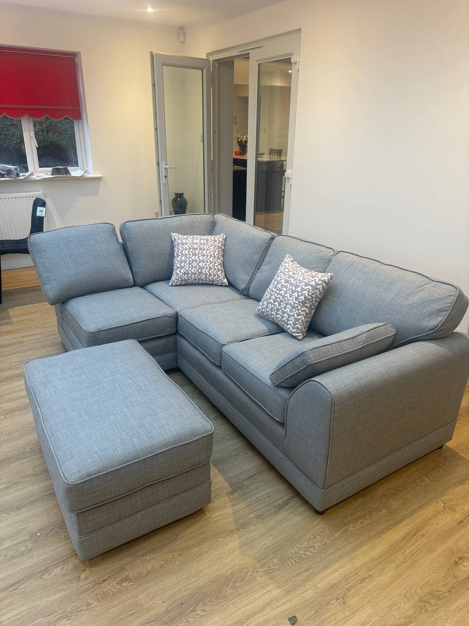 Sofa delivery and setup service